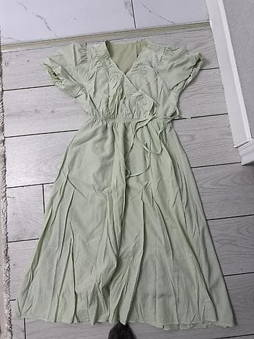dlivery bag: Платье мятного оттенка, длина миди. - Запах на лифе с мягкими рюшами — 2