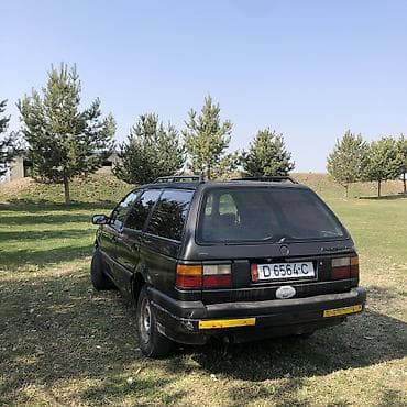 вента универсал: Volkswagen Passat Variant: 1990 г., Универсал — 3