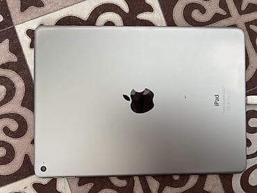 айпад эир 2: Планшет, Apple, память 64 ГБ, Wi-Fi, Б/у, Детский цвет - Серебристый — 1