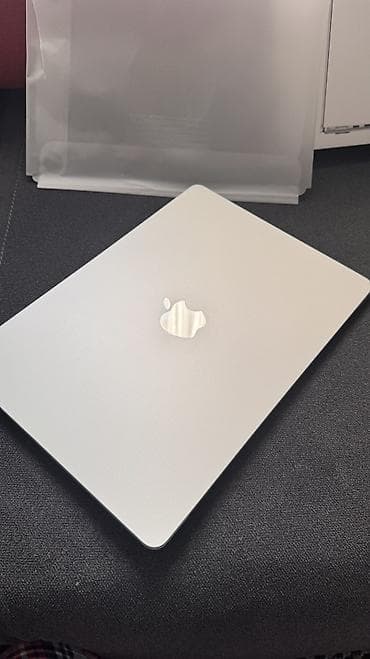 Ноутбук Apple (MacBook) 13.5 ", M2