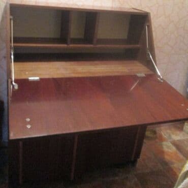 компьютерные столы ош: Продается мебель Б/ : - письменный стол коричневый, лакированный — 2