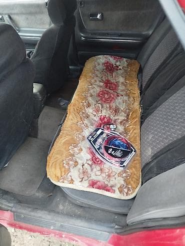 кийа машина: Mazda 626: 1989 г., 2 л, Автомат, Бензин, Седан — 4