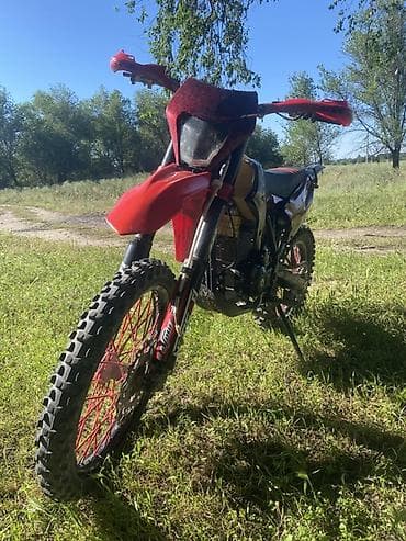 2 8: Эндуро/кроссовый мотоцикл (примерно класс 250cc) - Двигатель — 1