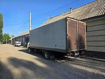 Транспорт: Isuzu : 2015 г., 5.2 л, Механика, Дизель, Фургон — 1