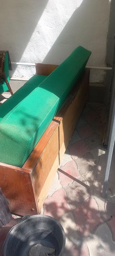 small table: Диван-кровать «книжка» с деревянным каркасом. в хорошем рабочем — 1
