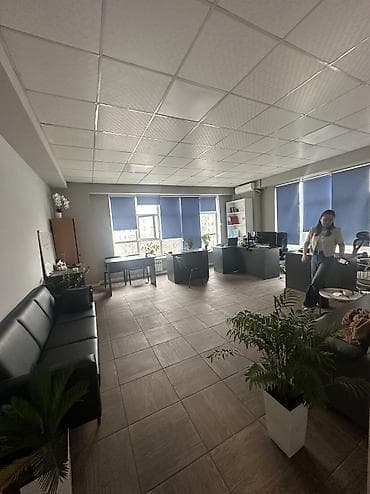 сдаю учкун: Аренда офисов, 37 м², В административном здании, С видом на горы, 1 линия, С оборудованием — 10
