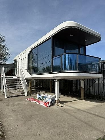 Модульный дом на сваях с панорамным остеклением и террасой - at lalafo.kg Модульный дом на сваях с панорамным остеклением и террасой -