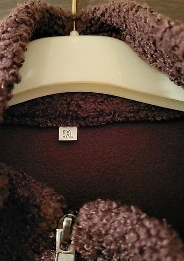 coco chanel: 🎀CHANEL КУРТКА ДЕМИ РАЗМЕР- XL - 700 СОМ. 🎀ПЛАЩ- S,M -700 СОМ 🎀КОФТА — 8