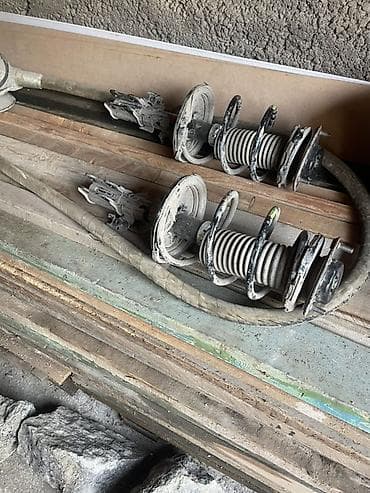 4 вд: Передний амортизатор, Комплект амортизаторов Toyota Б/у, Аналог — 1