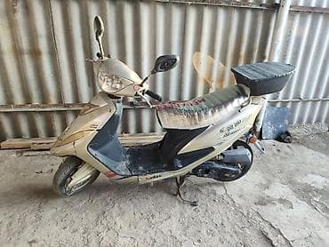 Скутер (неопознанная китайская модель, бензиновый) на ходу документов