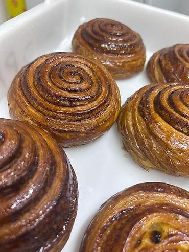 Плюшки-улитки с корицей и изюмом.Заявка принимается от 1500
