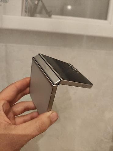 razr v3: Смартфон-раскладушка с большим внешним дисплеем Характеристики и — 6