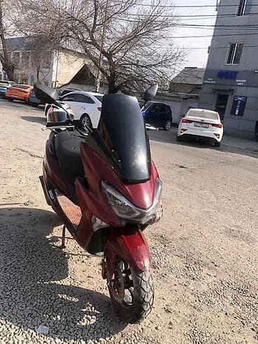 Макси-скутер 150 куб. см, Бензин, Б/у at lalafo.kg Макси-скутер 150 куб. см, Бензин, Б/у