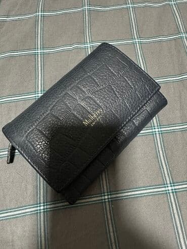 Почти новый кошелек носила очень мало натуральная кожа покупала в