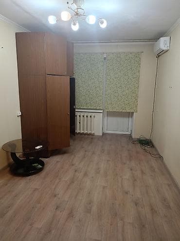 Сдаю однокомнатную квартиру, мебель есть. Совецкая Горькова, цена 40 — 4