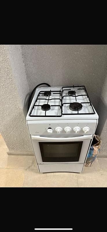 Газовая плита с духовкой, классический белый цвет. Основные