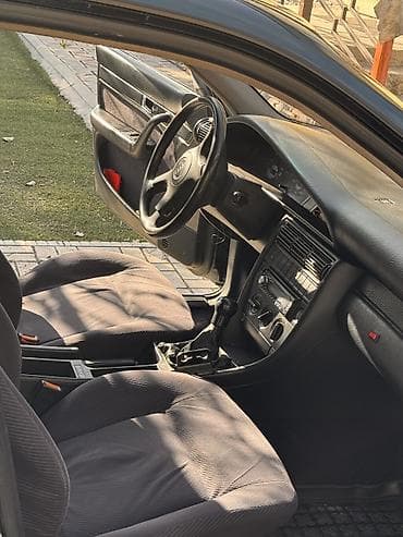 обшивки ауди: Audi 100: 1993 г., 2.6 л, Механика, Бензин, Универсал — 5