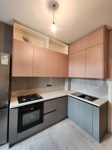 Кухонный гарнитур угловой, современный - Планировка: Г-образная