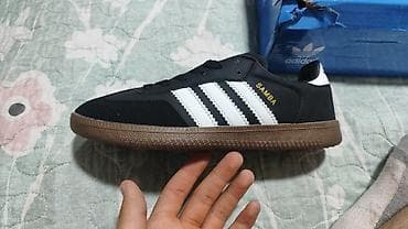 Adidas Samba — классические кроссовки/кеды в чёрно‑белой расцветке с