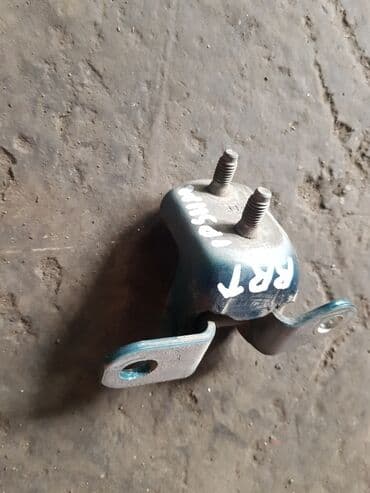 двери для дома: Toyota Ipsum дверные петли Тоета Ипсум Петли задней правой двери — 1