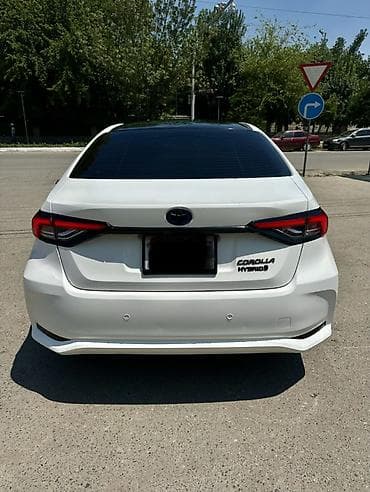 Унаа: Toyota Corolla: 2022 г., 1.8 л, Вариатор, Гибрид, Седан — 4
