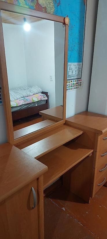 тумбу с полками и зеркалом: Туалетный столик, С зеркалом, ЛДСП — 1