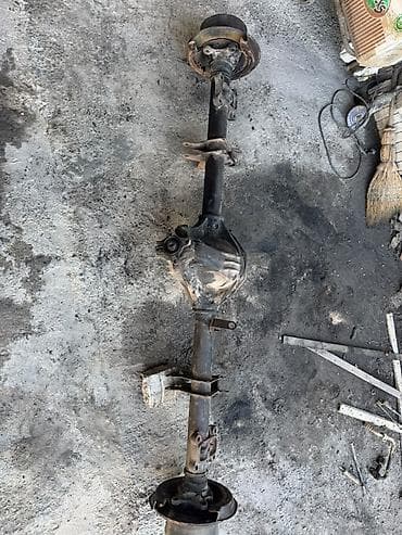 Унаа: Задний мост CDE Описание: - Полуоси, чулки и картер редуктора в сборе — 4