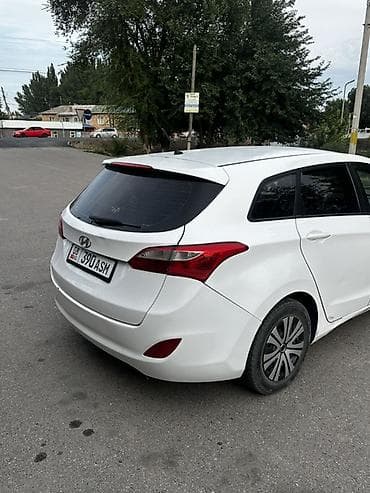 Унаа: Hyundai i30: 2016 г., 1.6 л, Кол менен иштөөчү, Бензин, Универсал — 1
