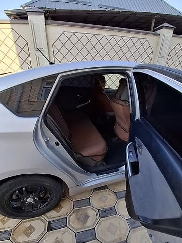 экран нексия: Toyota Prius: 2014 г., Автомат, Гибрид, Хэтчбэк — 3