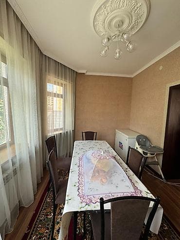Продаётся просторный двухэтажный дом с большим фронтальным крыльцом и