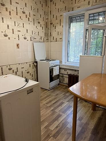 Батирлер: 2 бөлмө, 51 м², 105-серия, 1 кабат, Эски ремонт — 6