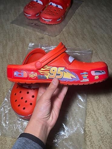 Детская обувь: Детские кроксы Crocs x Disney/Pixar Cars — модель с Молнией Маккуином — 3