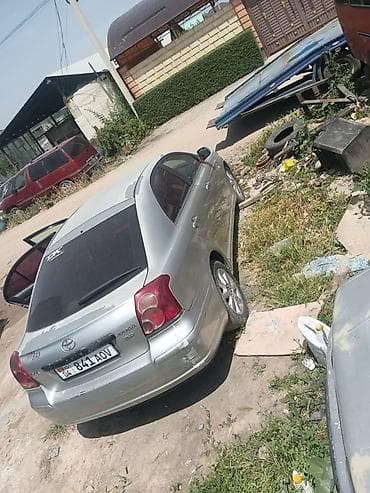 салон машины: Toyota Avensis: 2004 г., 2 л, Механика, Дизель, Седан — 2