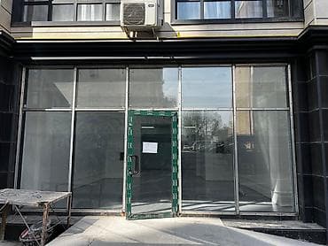 Сдается в аренду коммерческое помещение на первом этаже нового жилого