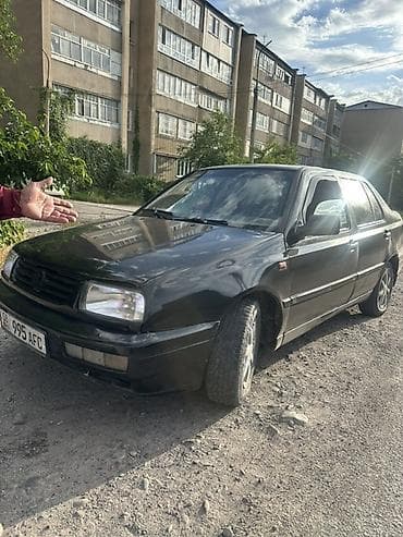merc 814: Volkswagen Vento: 1993 г., 1.8 л, Механика, Газ, Седан — 1