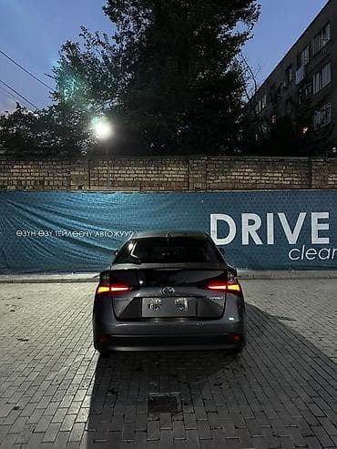 Продажа авто: Toyota Prius: 2021 г., 1.8 л, Вариатор, Гибрид, Хэтчбэк — 3