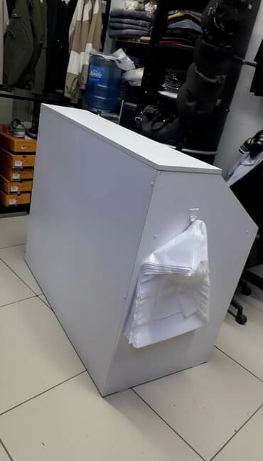 человек паук форма: Кассовый стол, 120 см* * 60 см* 75 см, Б/у — 1