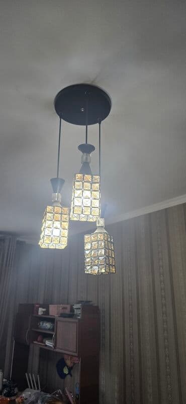 люстра хрустальная чешская: Срочно продаю люстру. все лампы работают — 1