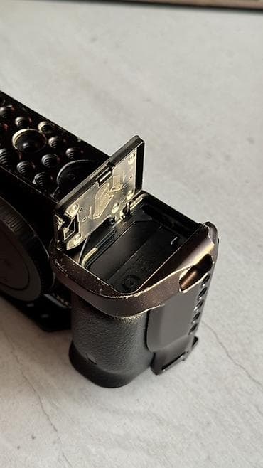 memory stick: Беззеркальная камера Sony A6600 в защитной клетке +батарейка — 7