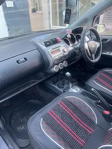 Транспорт: Honda Fit: 2004 г., 1.5 л, Вариатор, Бензин, Хэтчбэк — 6