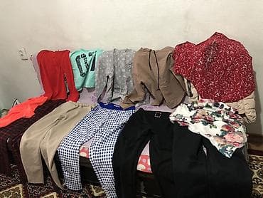 разные вещи: Женский одежный лот (в мешках) Баарын 1000сомго берем 42- 44- размер — 1