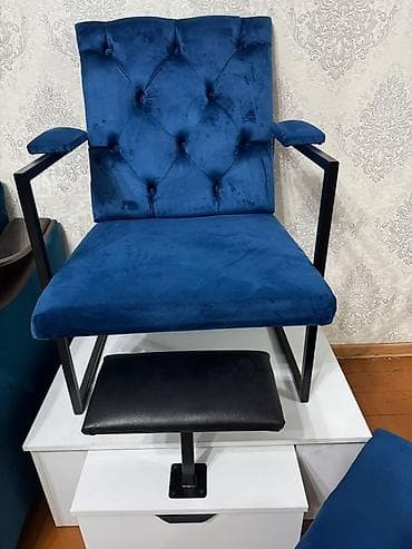 Кресло для салона красоты/барбершопа с подставкой для педикюра + пуф at lalafo.kg Кресло для салона красоты/барбершопа с подставкой для педикюра + пуф