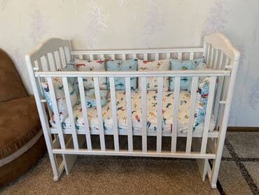 Вешалки: Срочно!!! Продаю детскую кроватку с маятником!!! Брали в магазине — 2