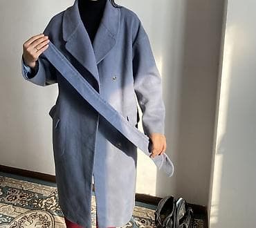 длинные куртки женские: Пальто женское, светло-голубое - Классический прямой крой до колена - — 1