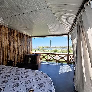 иссык куль коттеджи бостери: Коттедж, Коттедж ЦО Париж, Чок-Тал, Детская площадка, Парковка, стоянка, Охраняемая территория — 9