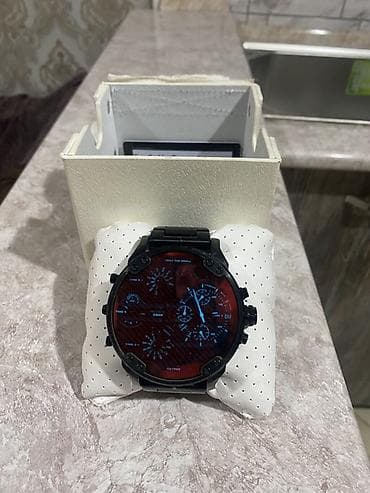 черный бархатный клатч: Наручные часы Diesel DZ7395 с хронографом - Формат: мужские, крупный — 4