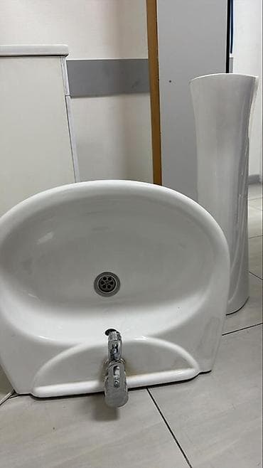 Ремонт и строительство: Раковина для ванной, Особенности: Глянцевое, Овальная форма, Материал: Керамика — 1