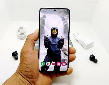 Samsung Galaxy S22, Б/у, 128 ГБ, цвет - Черный, 1 SIM, 2 SIM, eSIM