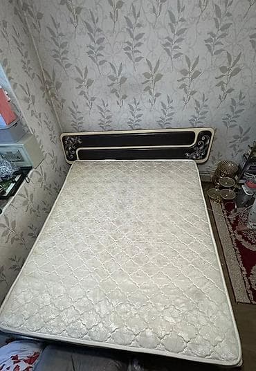 Двуспальная кровать, Б/у, С матрасом, длина - 195 см at lalafo.kg Двуспальная кровать, Б/у, С матрасом, длина - 195 см