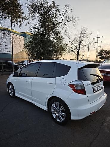 Продажа авто: Honda Fit: 2009 г., 1.5 л, Автомат, Хэтчбэк — 2